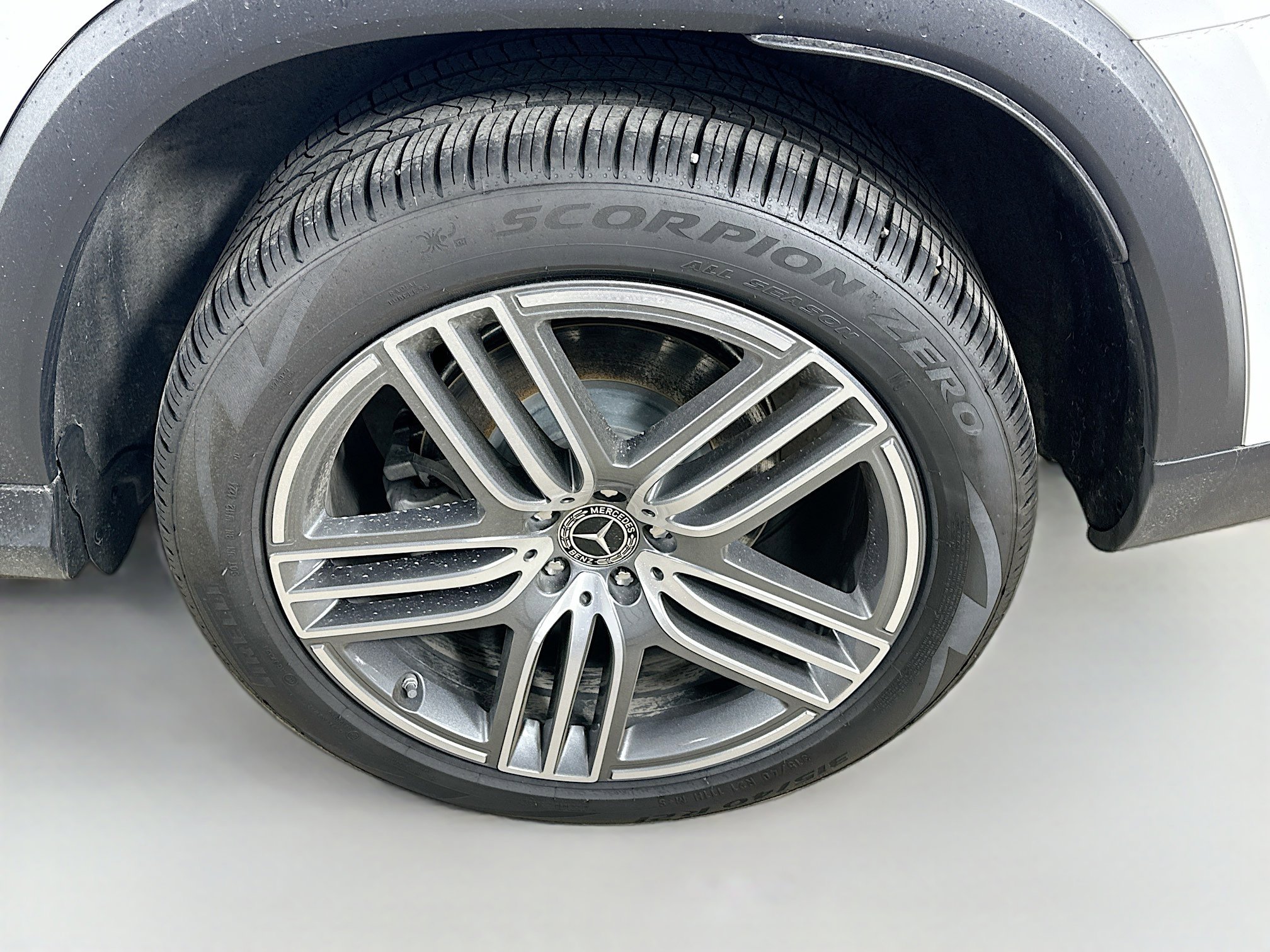 Certified 2025 Mercedes-Benz GLS 450 4MATIC image 40