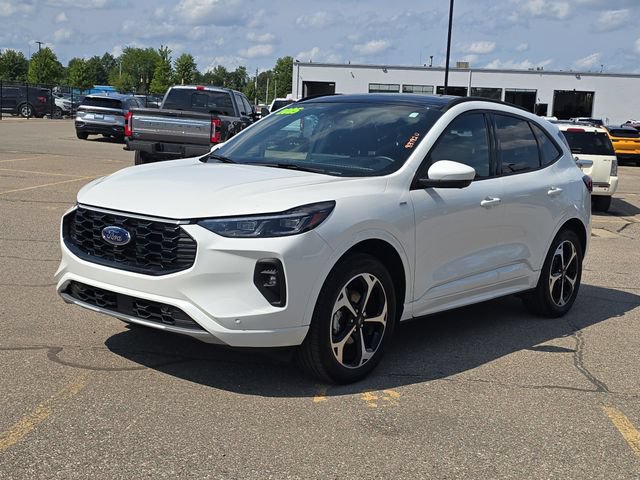 Used 2025 Ford Escape ST-Line Elite w/ Premium Technology Package AWD/4WD image 2