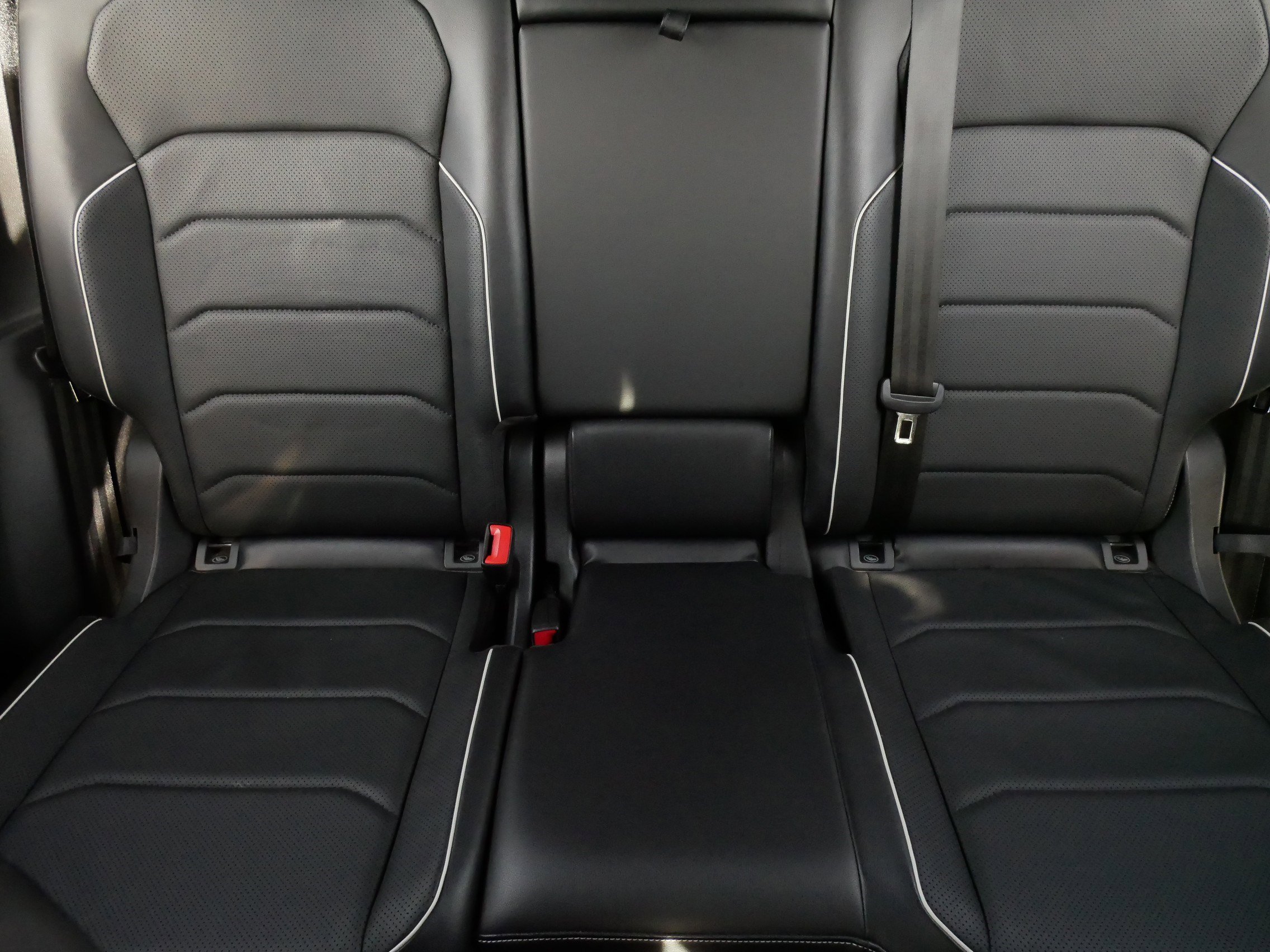 Used 2022 Volkswagen Tiguan SEL R-Line image 13