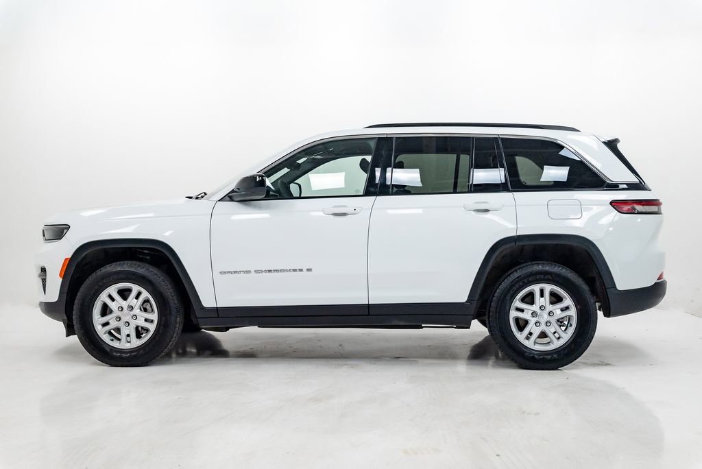 Used 2024 Jeep Grand Cherokee Laredo AWD/4WD image 25