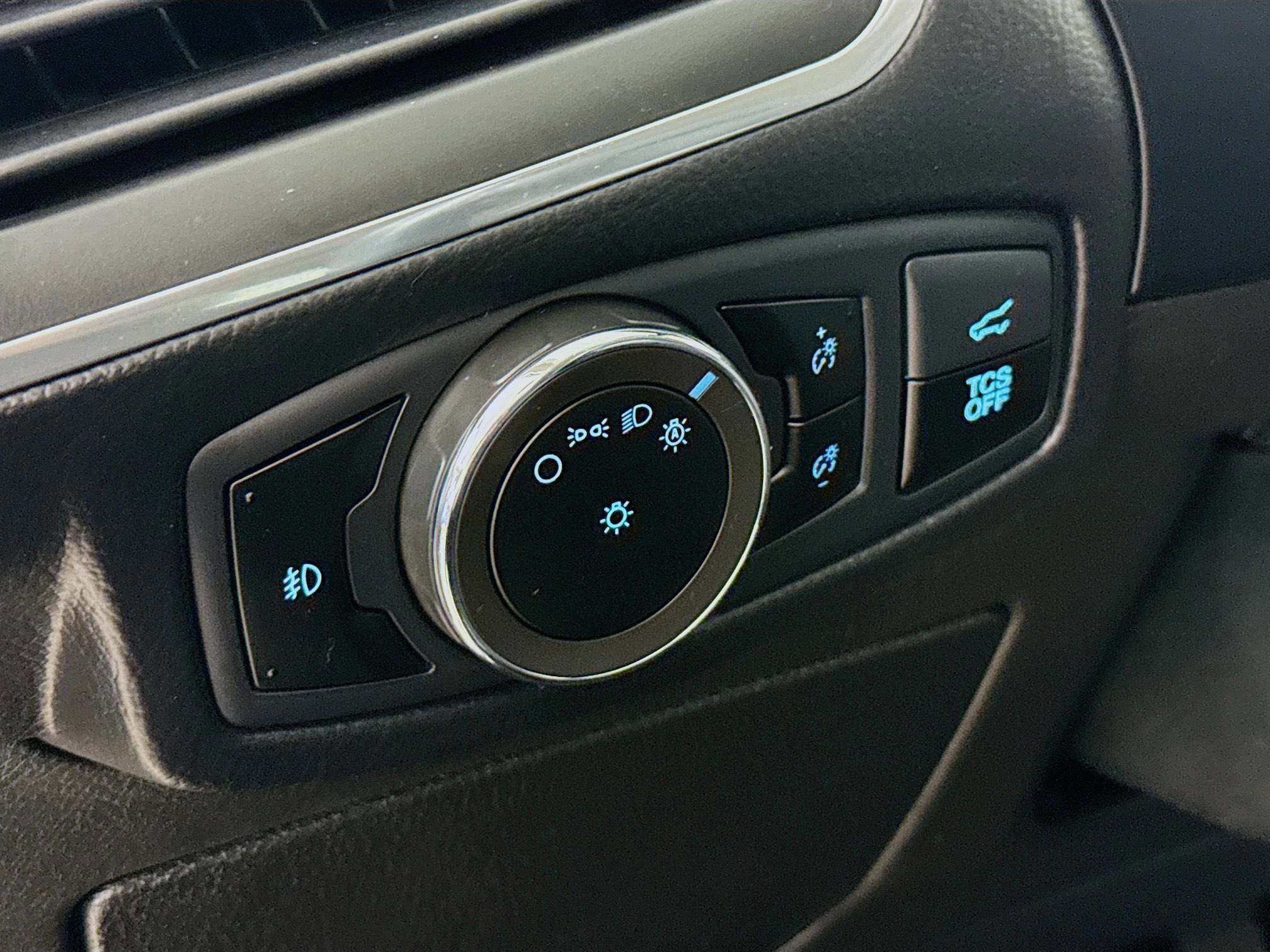 Used 2023 Ford Edge Titanium image 9