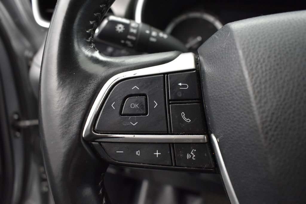 Used 2022 Toyota Highlander XLE AWD/4WD image 6