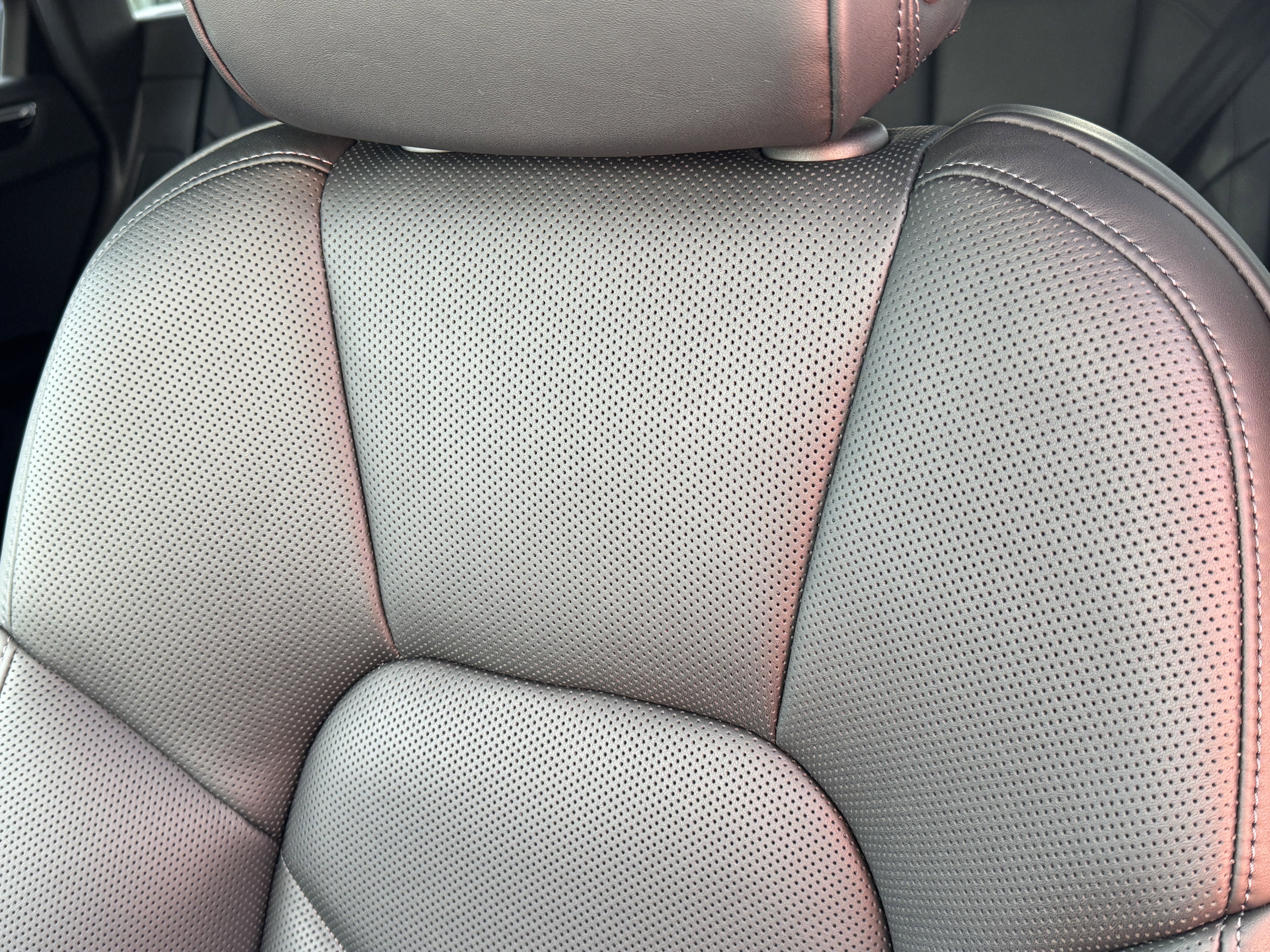 New 2025 Porsche Macan image 5