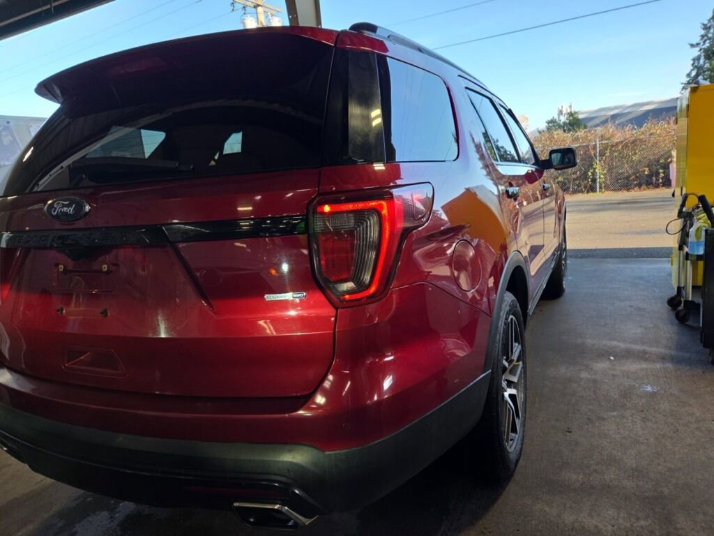 Used 2016 Ford Explorer Sport image 3