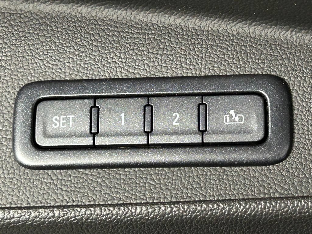 Used 2018 Chevrolet Tahoe LT RWD image 36