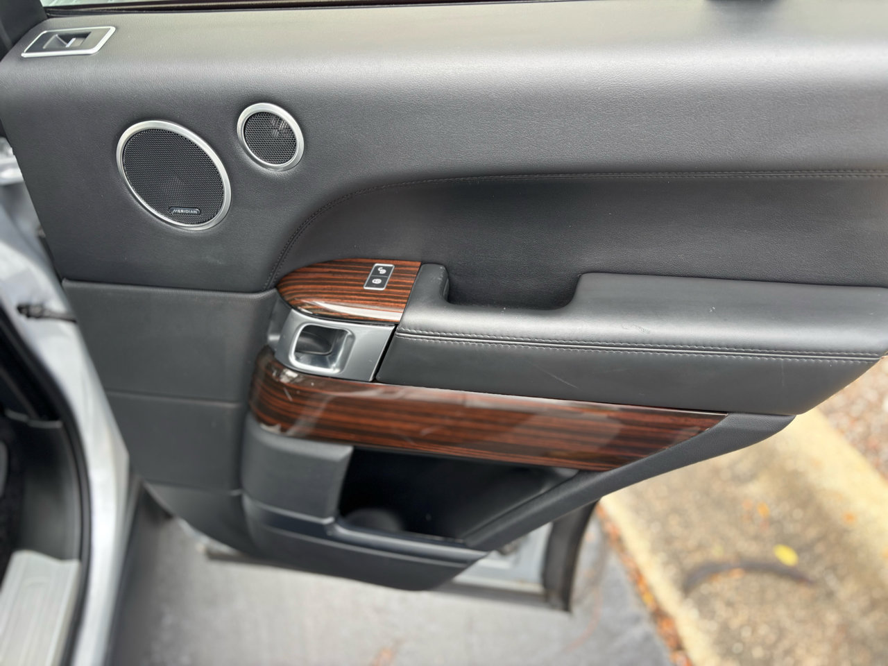 Used 2017 Land Rover Range Rover HSE image 29