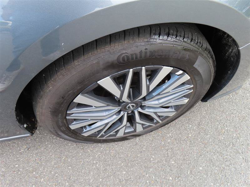 Used 2025 Nissan Altima 2.5 SV FWD image 9