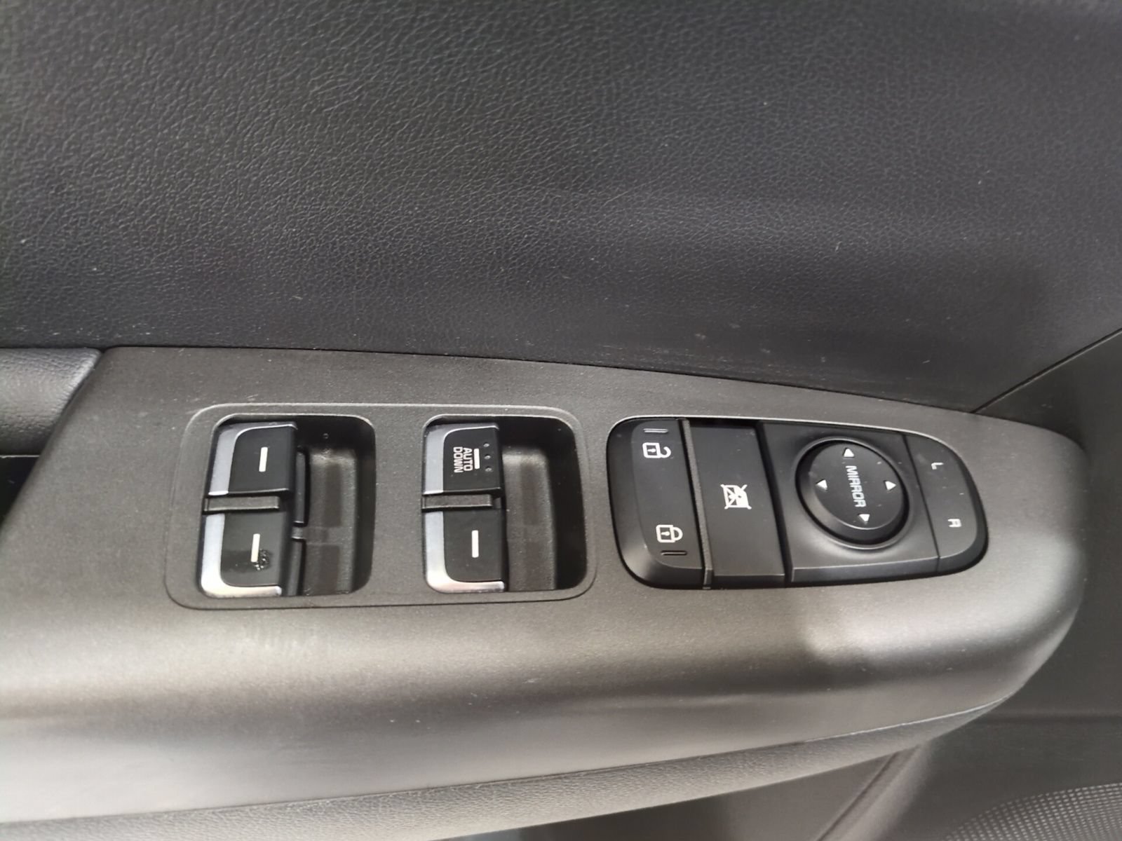 Used 2020 Kia Sportage LX FWD image 16