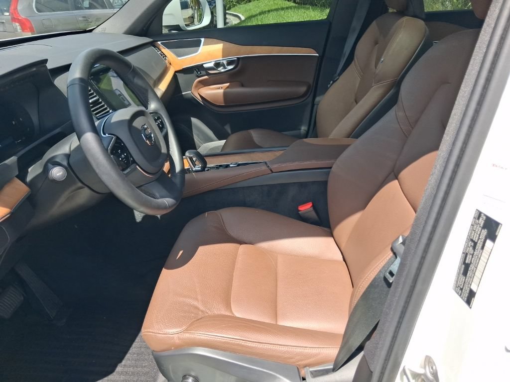 Certified 2025 Volvo XC90 B5 Plus w/ Protection Package Premier AWD/4WD image 14