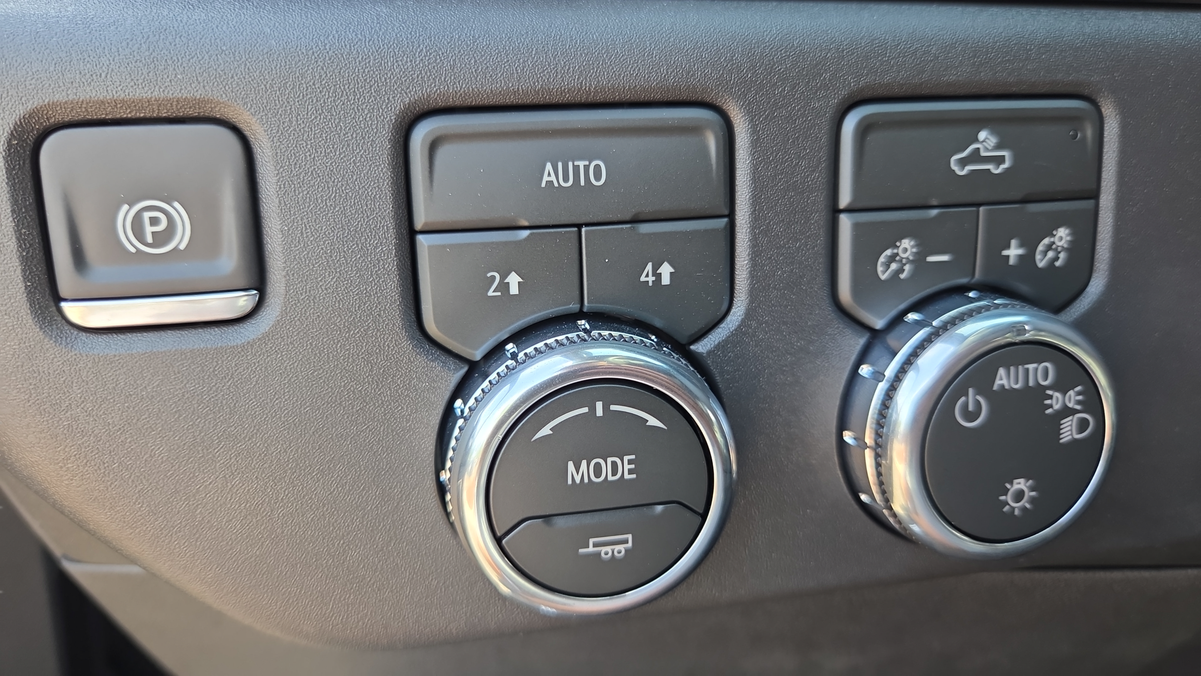 New 2026 GMC Sierra 1500 SLE w/ Preferred Package AWD/4WD image 26