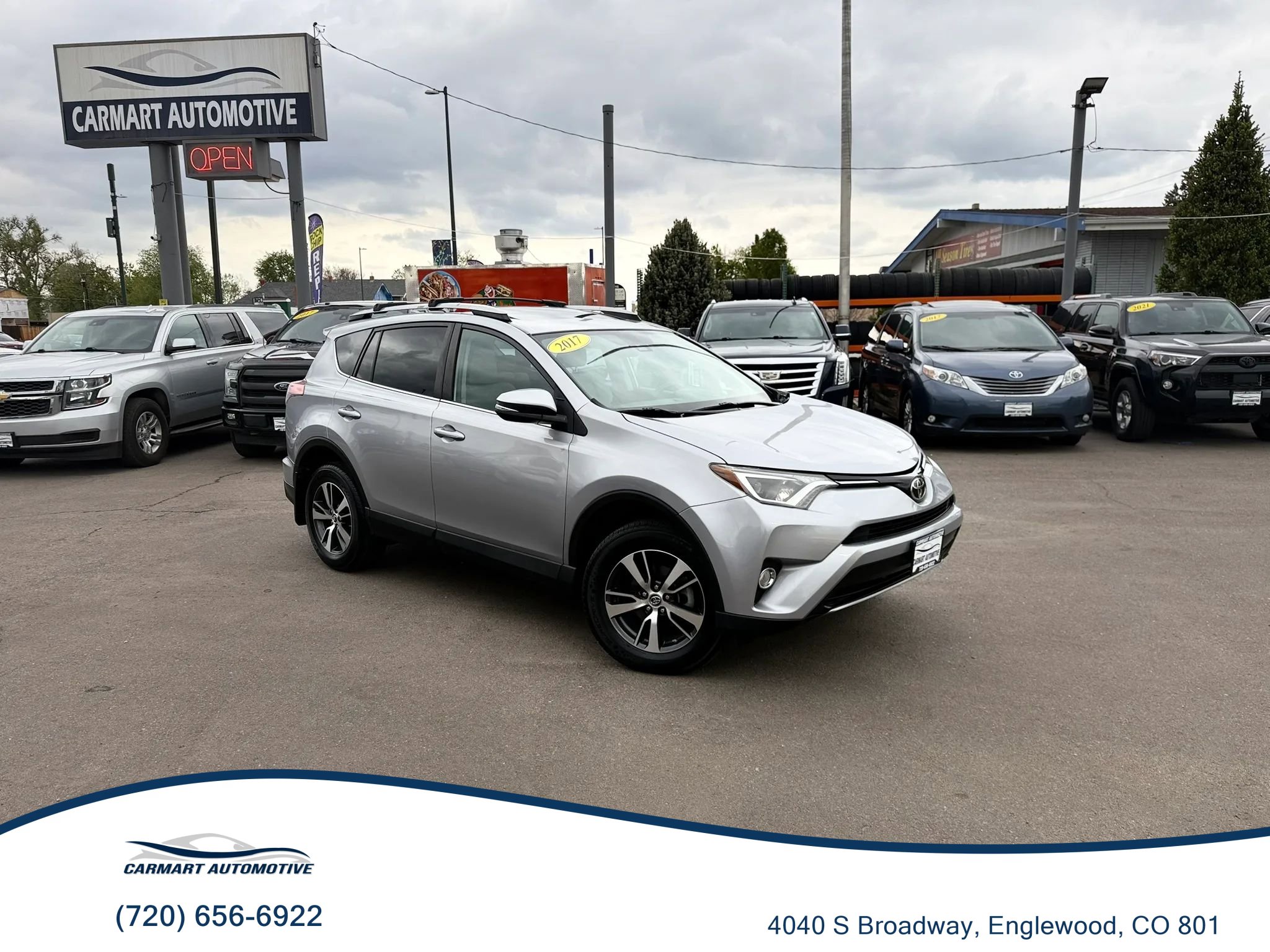 Used 2017 Toyota RAV4 XLE AWD/4WD image 1