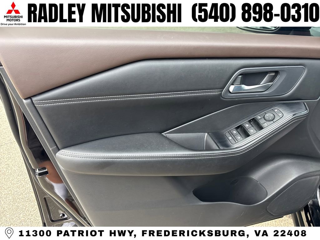 Used 2023 Nissan Rogue SV w/ SV Premium Package AWD/4WD image 5