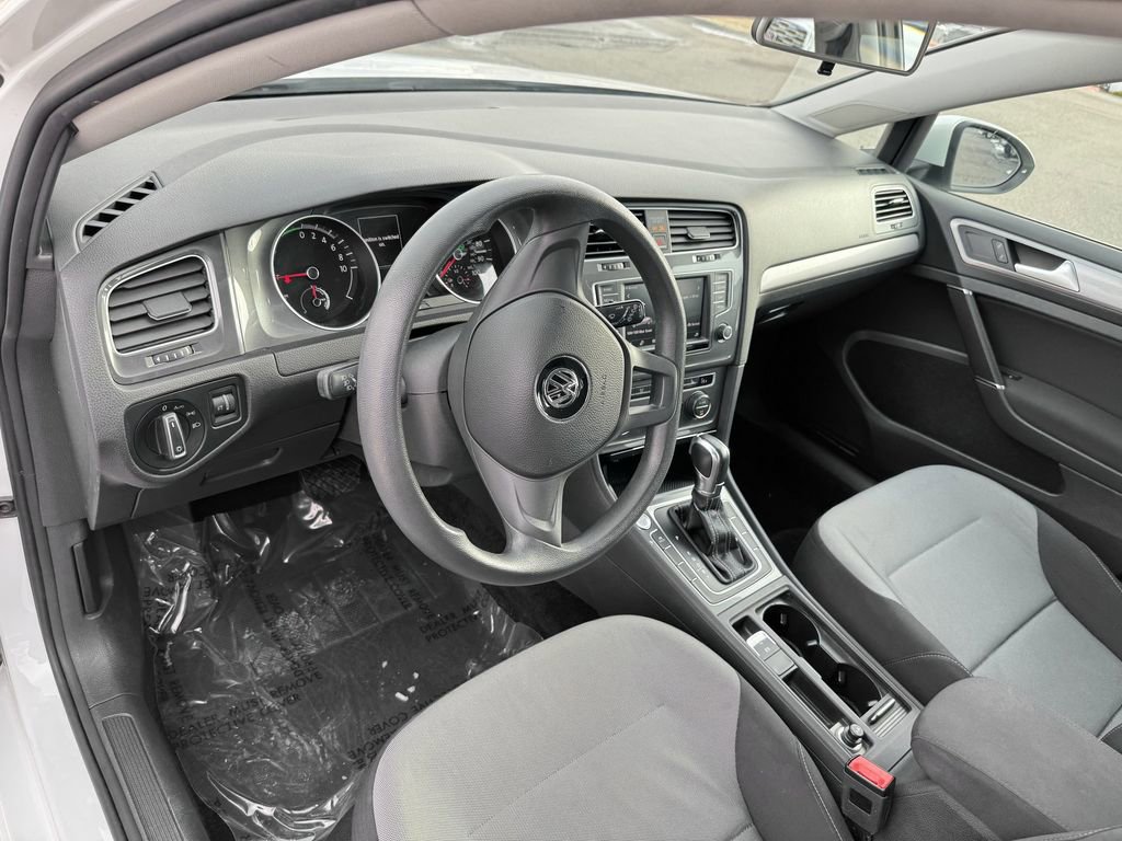 Used 2016 Volkswagen e-Golf SE FWD image 15