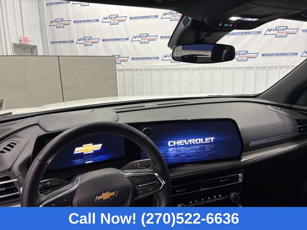 Used 2026 Chevrolet Traverse LT image 2