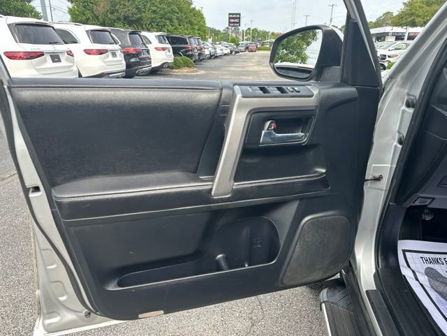 Used 2015 Toyota 4Runner SR5 AWD/4WD image 17