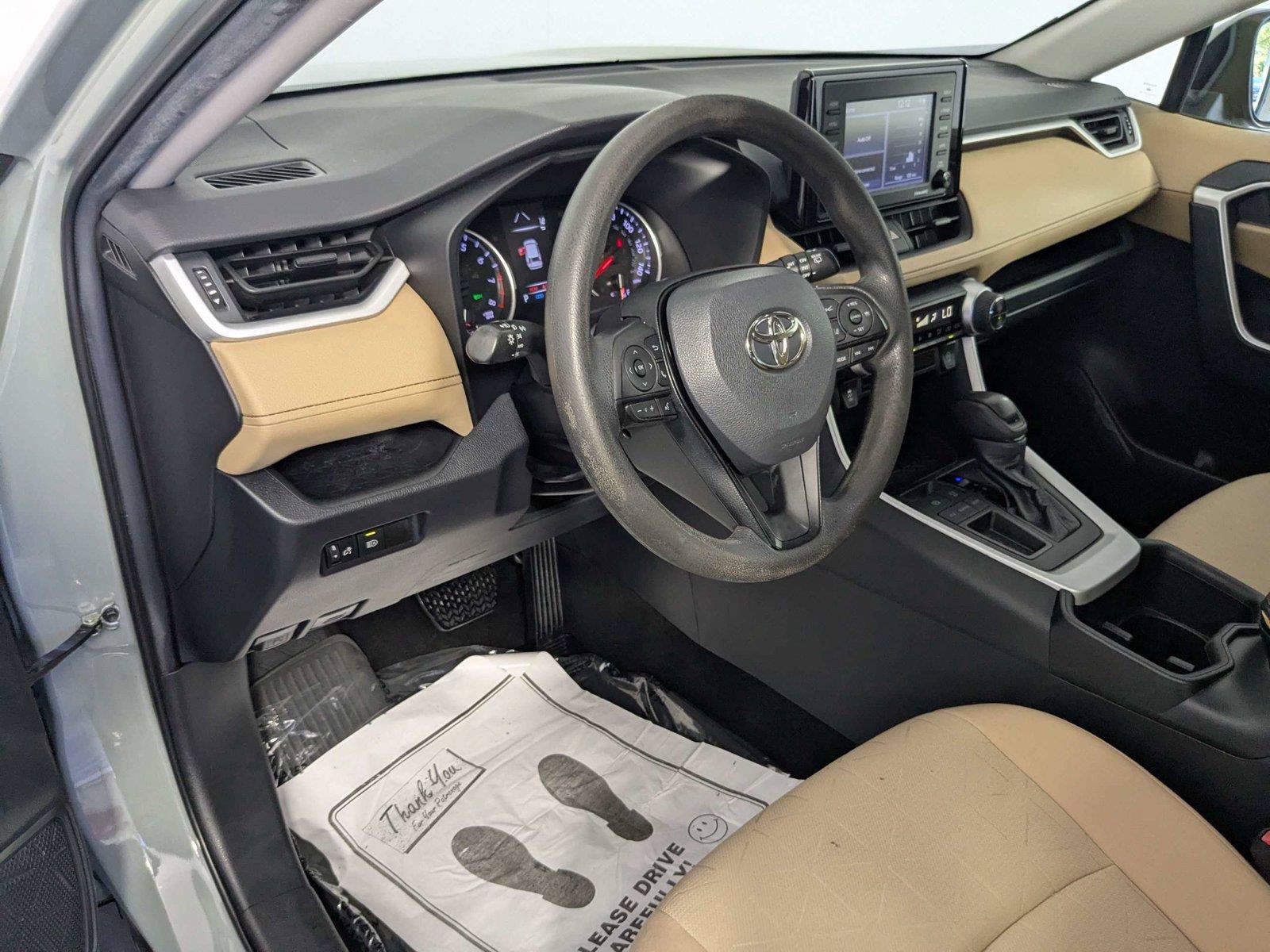 Certified 2022 Toyota RAV4 XLE FWD image 11