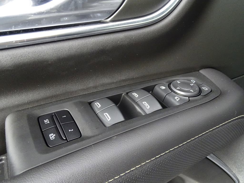 Used 2022 GMC Yukon SLT w/ SLT Luxury Package image 18