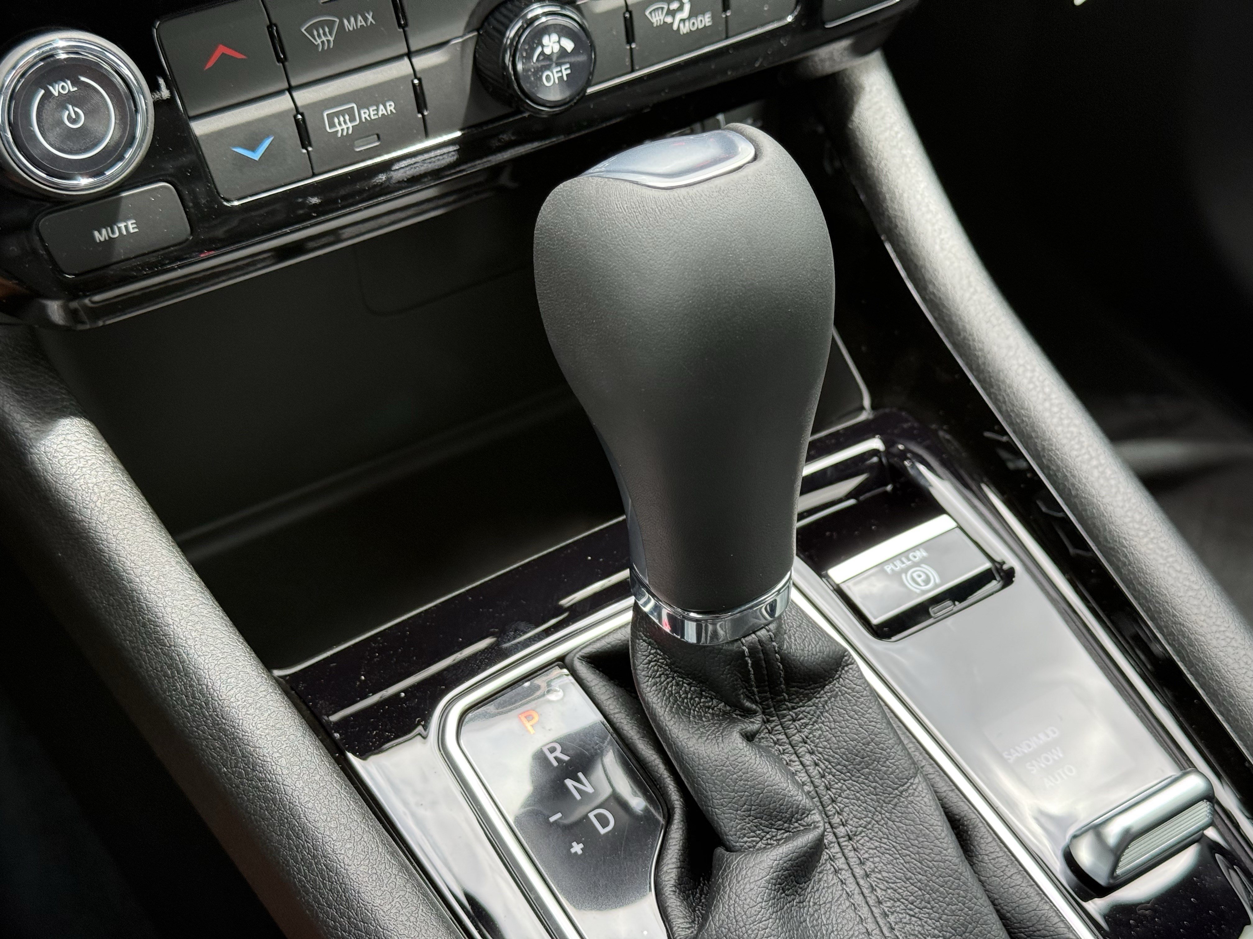 New 2026 Jeep Compass Latitude AWD/4WD image 25