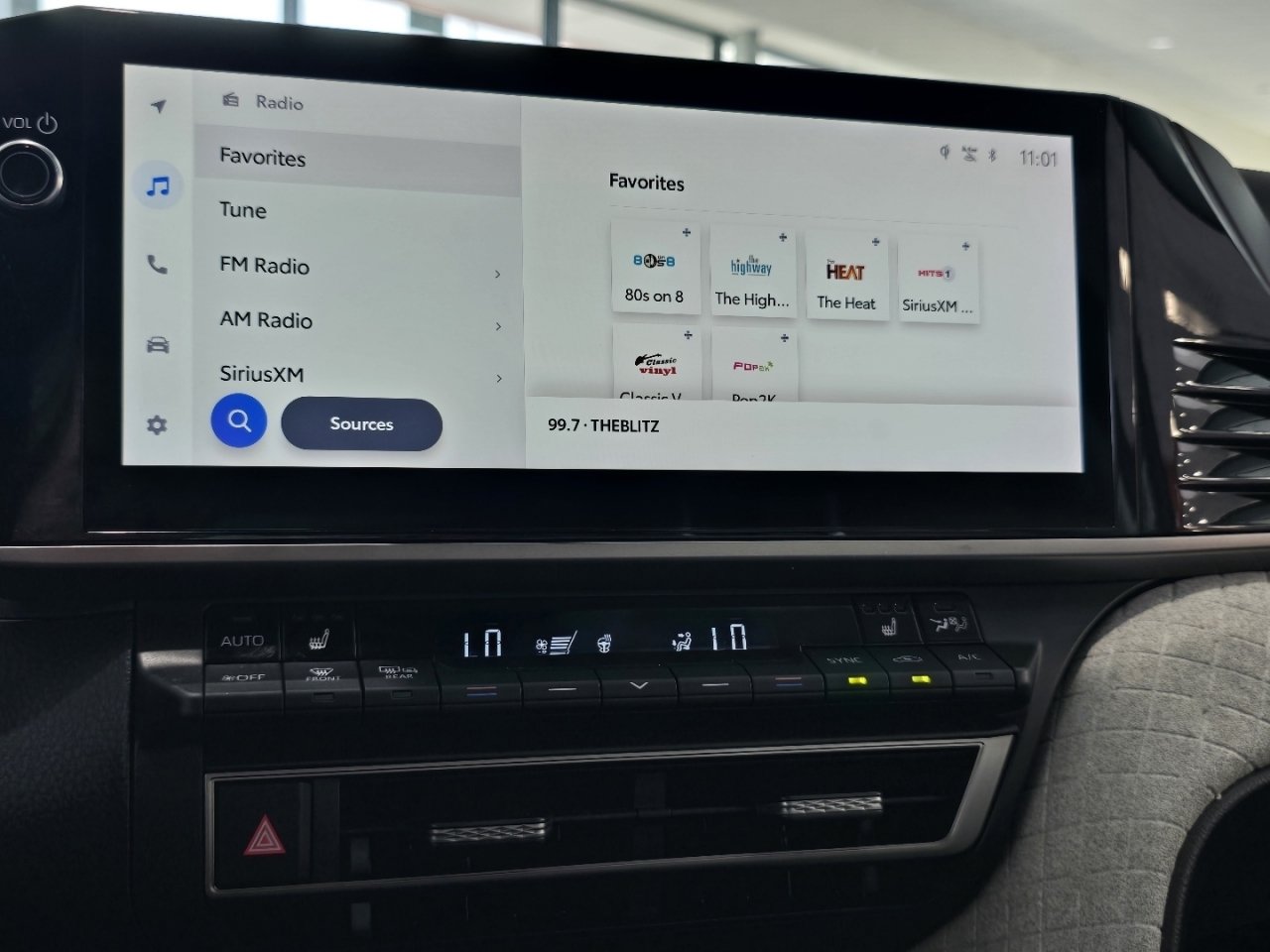 Certified 2025 Toyota Camry XLE FWD image 27