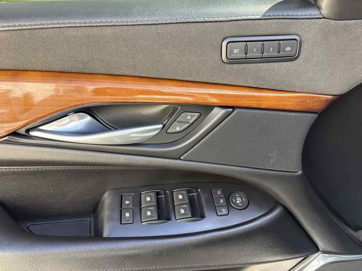 Used 2019 Cadillac Escalade ESV Luxury AWD/4WD image 27