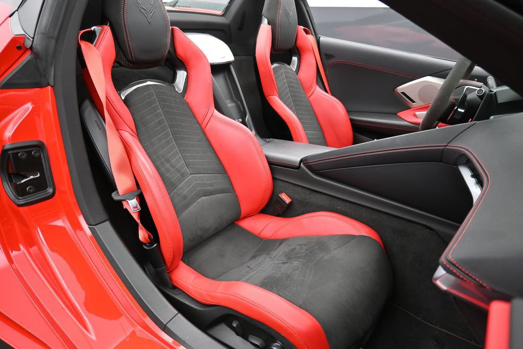 Used 2025 Chevrolet Corvette Z06 RWD image 24