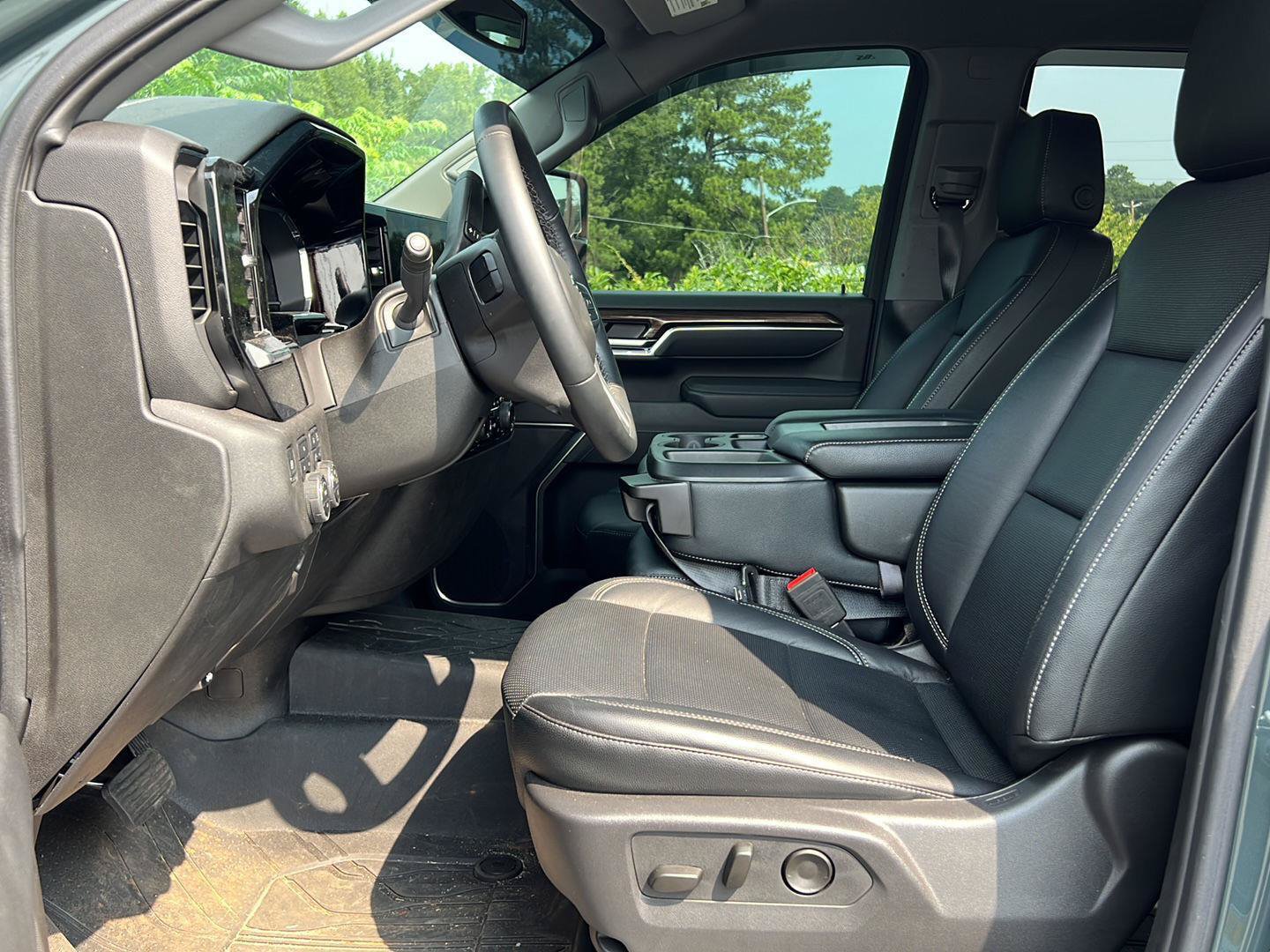 Used 2025 Chevrolet Silverado 2500 LT w/ Trail Boss Package AWD/4WD image 13