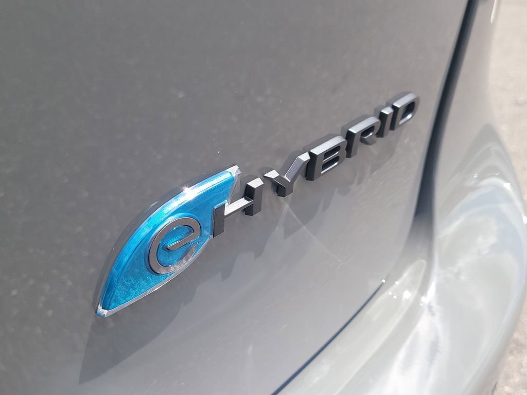 Used 2025 Chrysler Pacifica Premium image 7