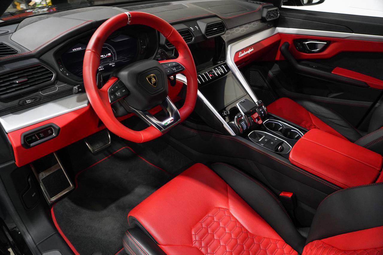 Used 2020 Lamborghini Urus AWD/4WD image 2