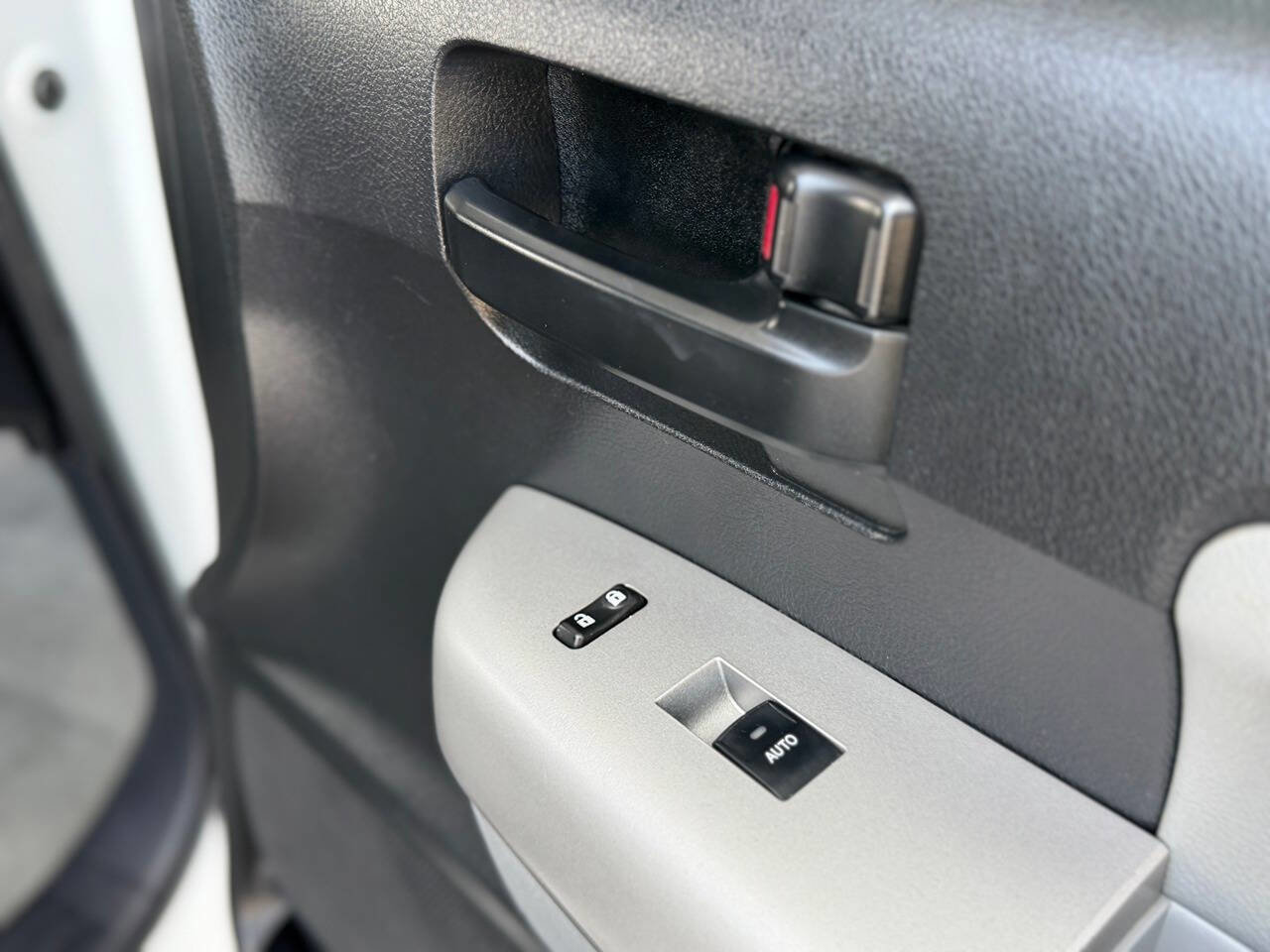 Used 2008 Toyota Sequoia SR5 image 77