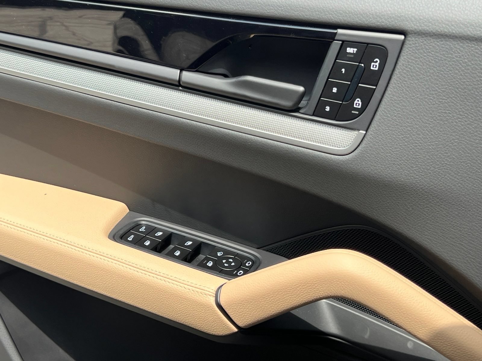 New 2026 Porsche Cayenne Coupe AWD/4WD image 34