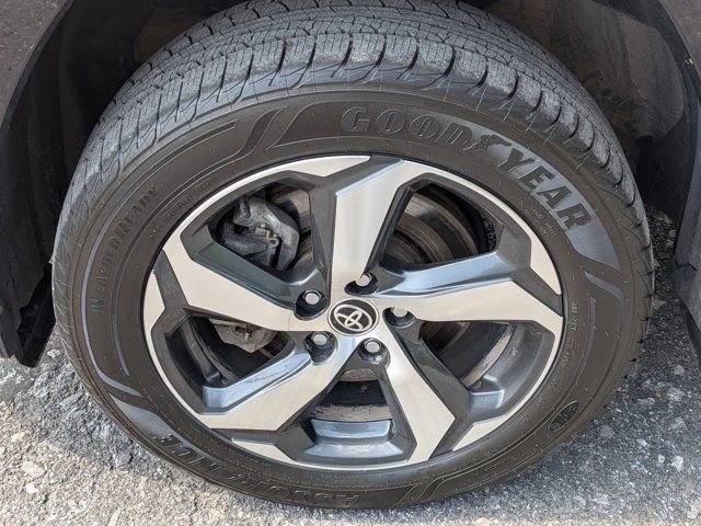 Used 2022 Toyota RAV4 SE w/ Weather & Moonroof Package AWD/4WD image 10