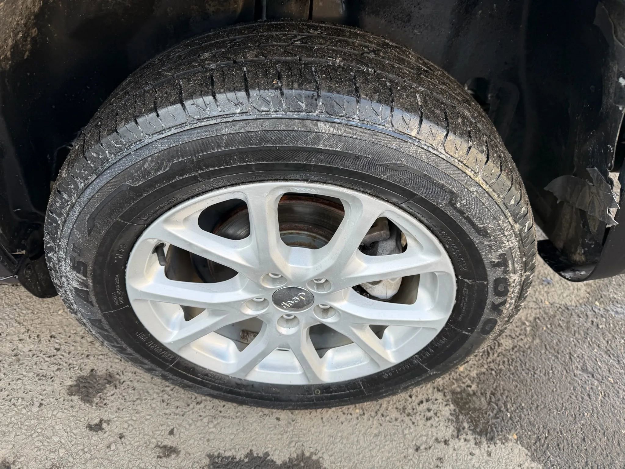 Used 2017 Jeep Cherokee Latitude FWD image 9