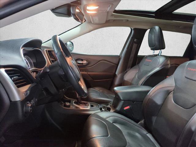 Used 2015 Jeep Cherokee Trailhawk w/ Comfort/Convenience Group image 22