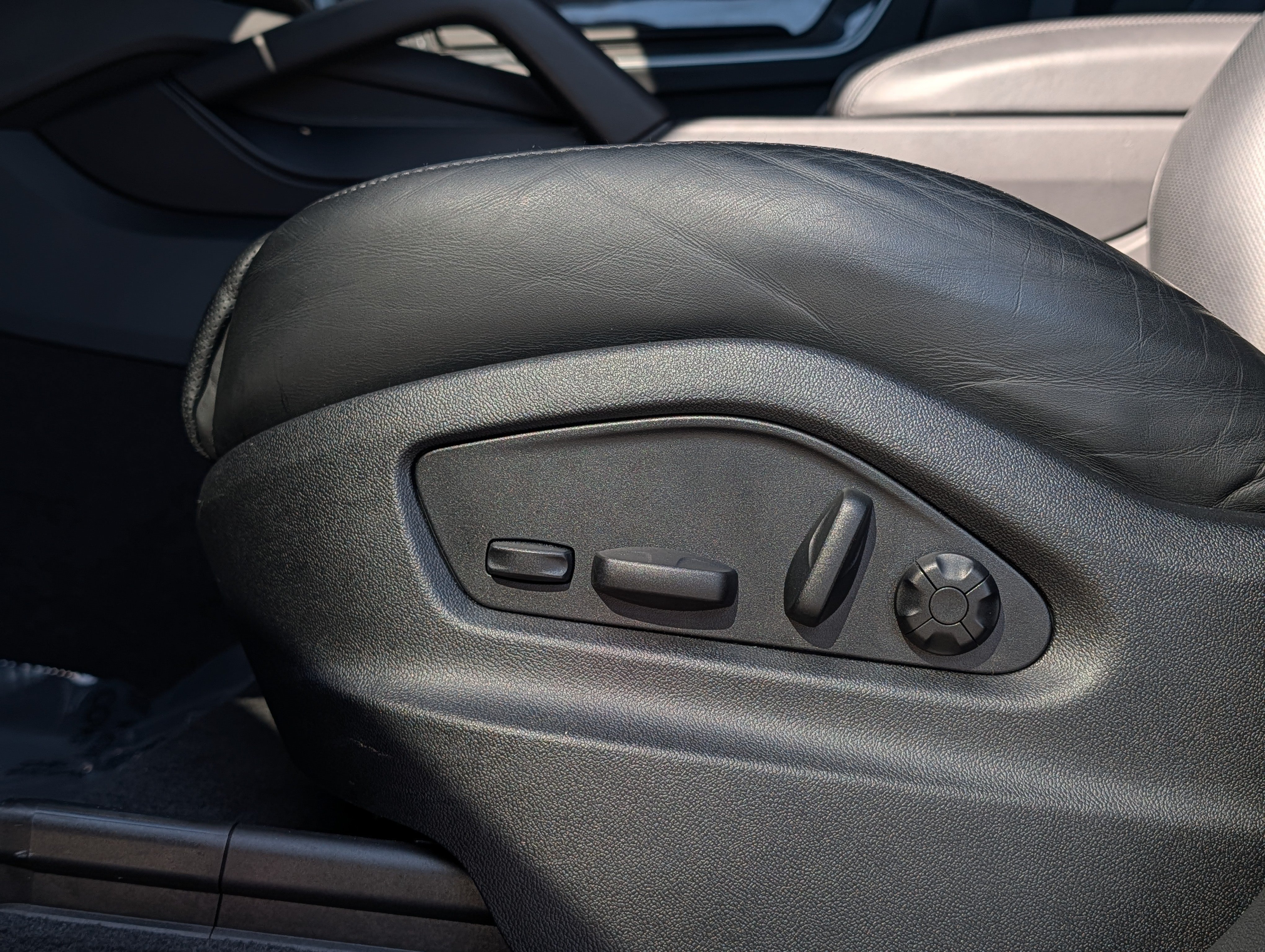 Used 2024 Porsche Cayenne S AWD/4WD image 42