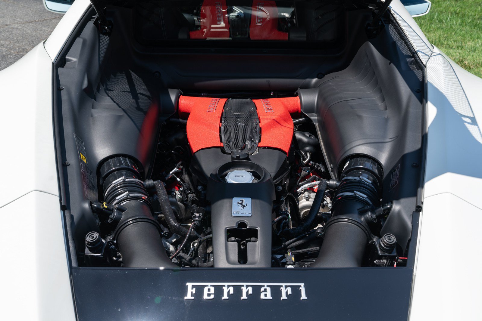Used 2022 Ferrari F8 Tributo RWD image 13