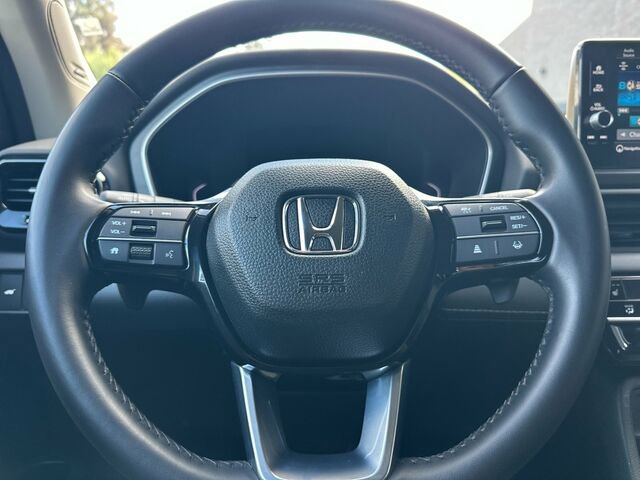 Used 2025 Honda Pilot Touring image 29
