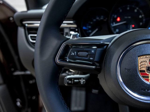 Used 2025 Porsche Macan image 25