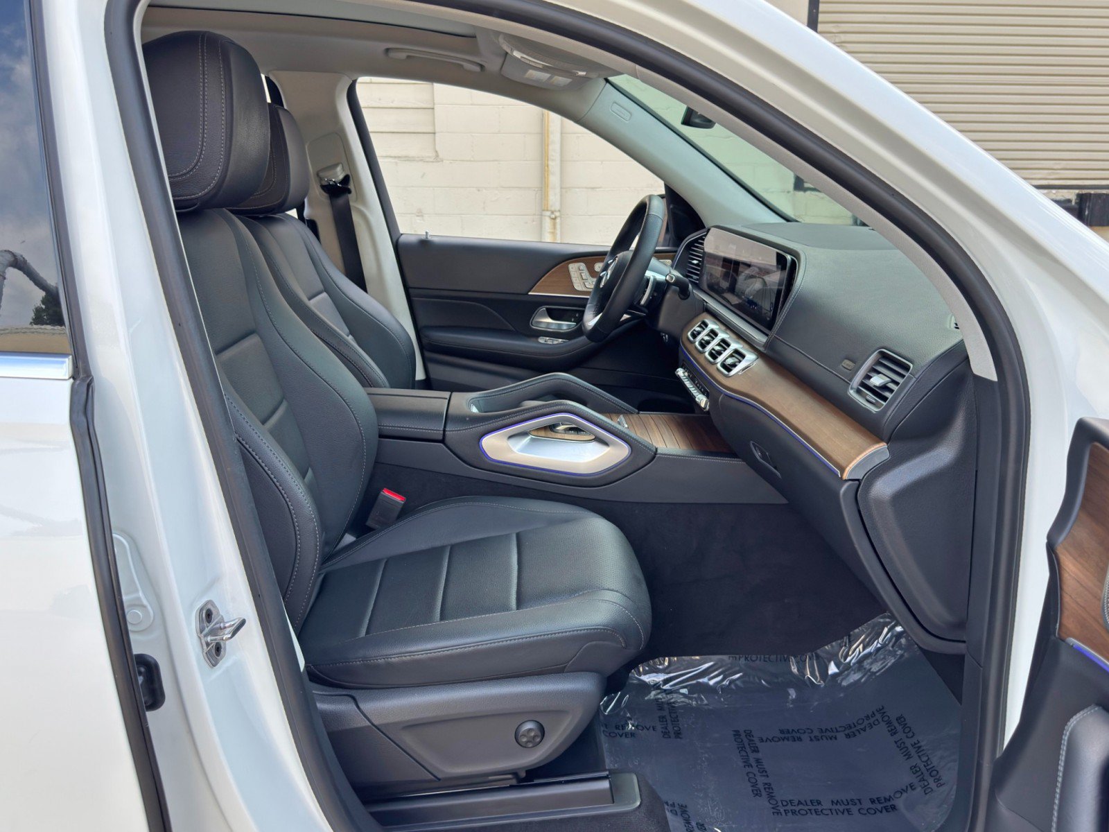 Used 2024 Mercedes-Benz GLS 450 4MATIC w/ AMG Line Exterior image 16