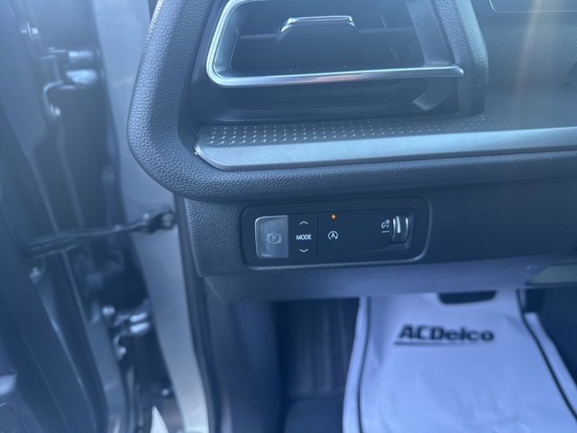 Used 2025 Chevrolet Traverse LT image 28