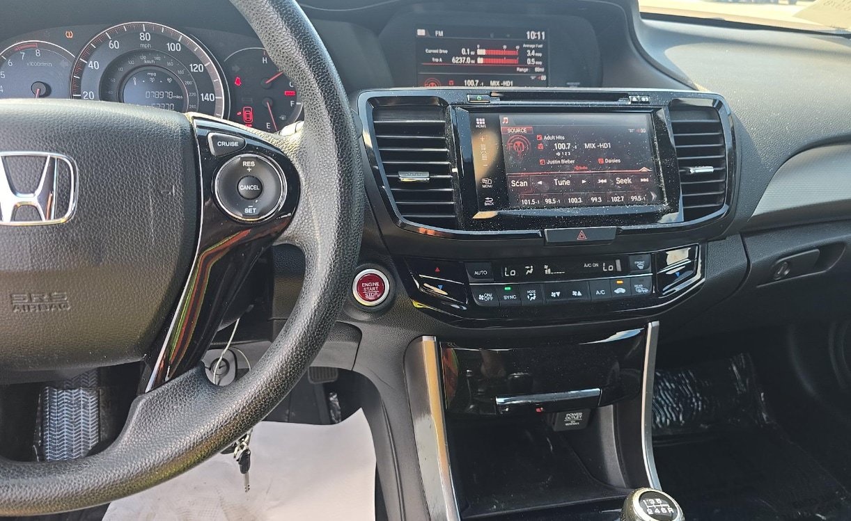 Used 2017 Honda Accord EX image 11