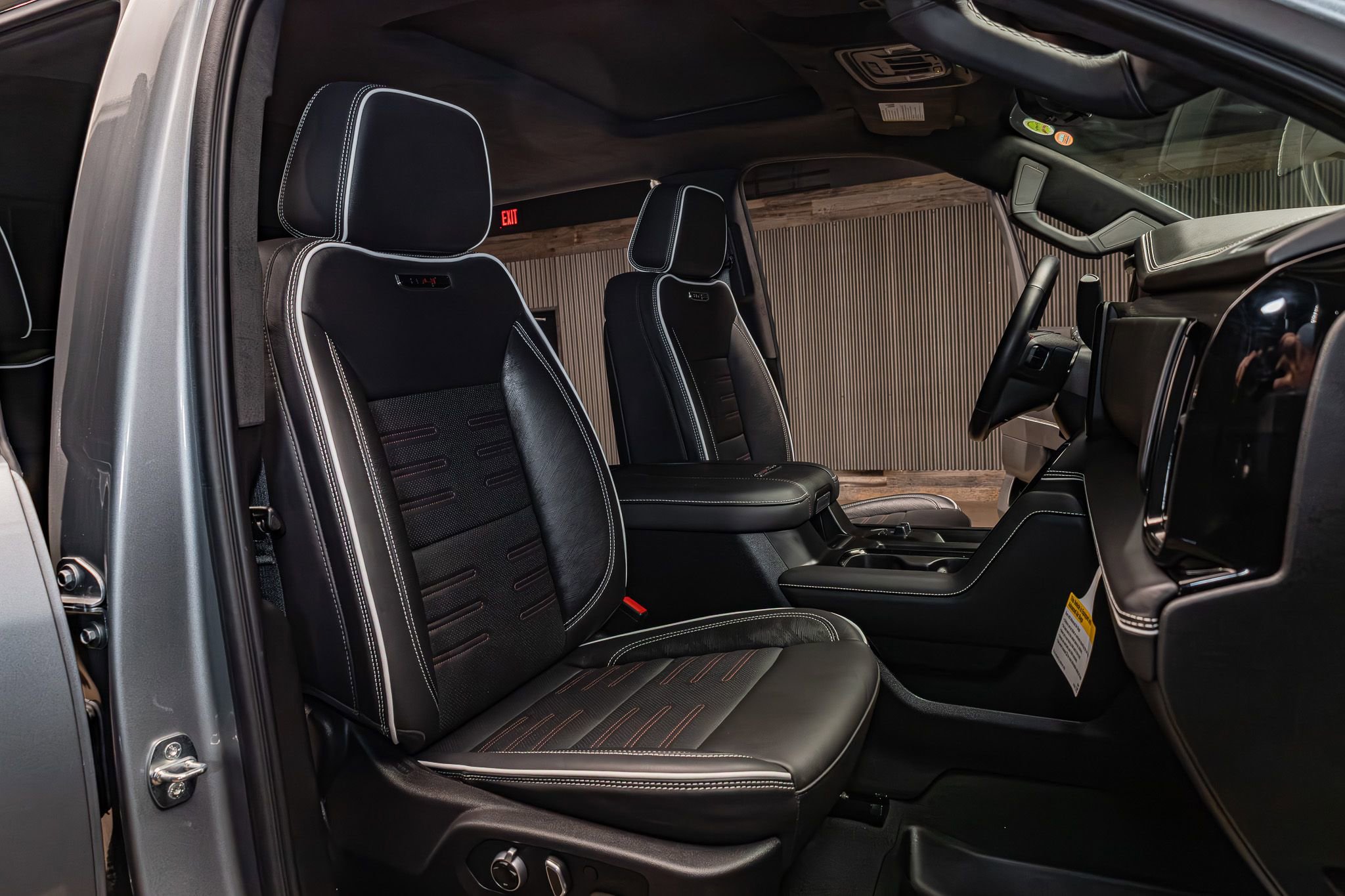 Used 2024 GMC Sierra 2500 AT4X image 28