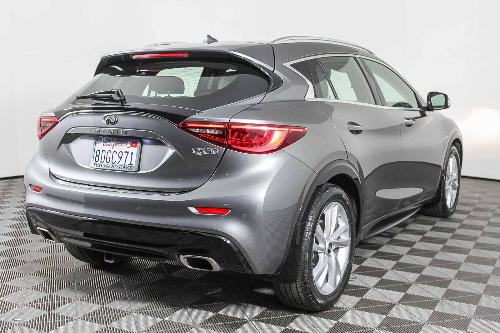 Used 2018 INFINITI QX30 Premium w/ Navigation Package image 8