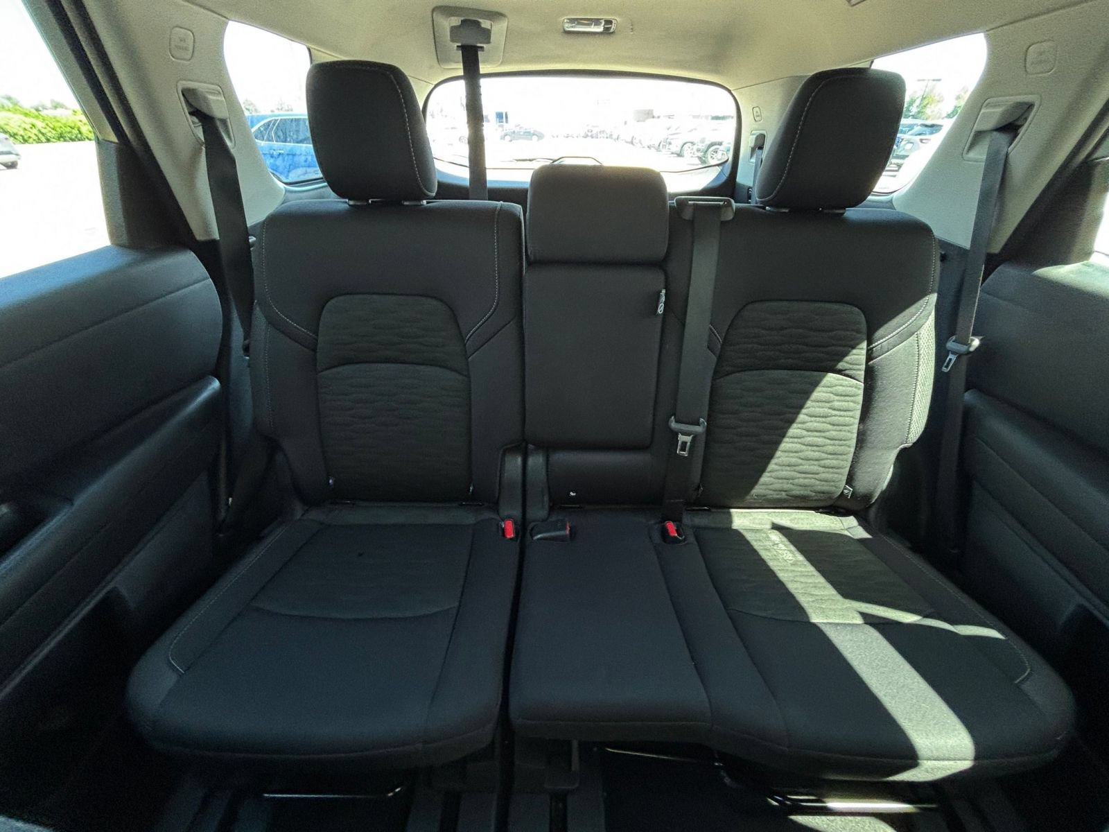 Used 2025 Nissan Pathfinder SV FWD image 41