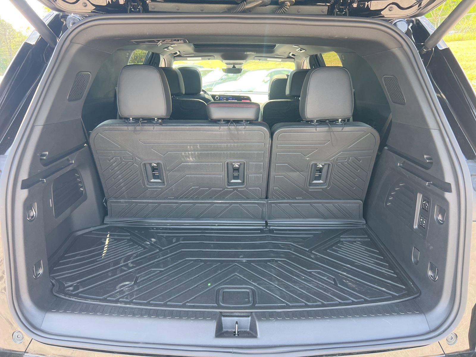 Used 2024 Chevrolet Traverse RS image 32