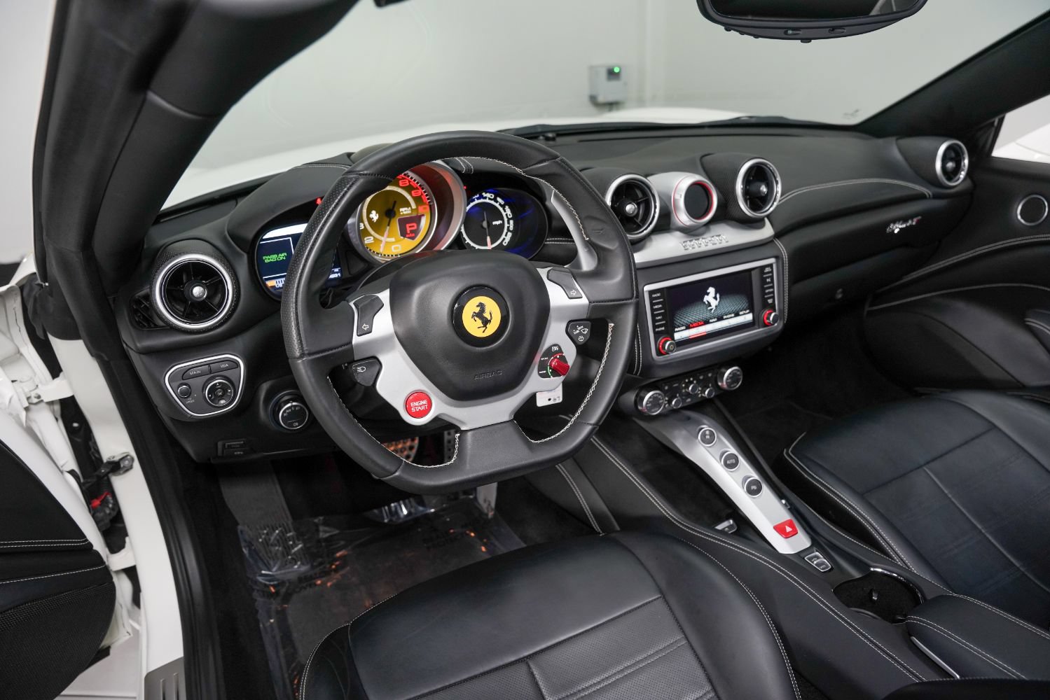 Used 2016 Ferrari California T RWD image 11