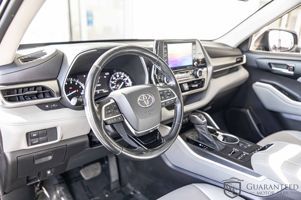 Used 2021 Toyota Highlander XLE AWD/4WD image 21