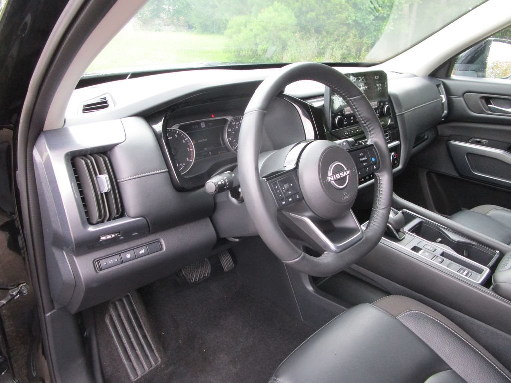 Used 2024 Nissan Pathfinder SL FWD image 19
