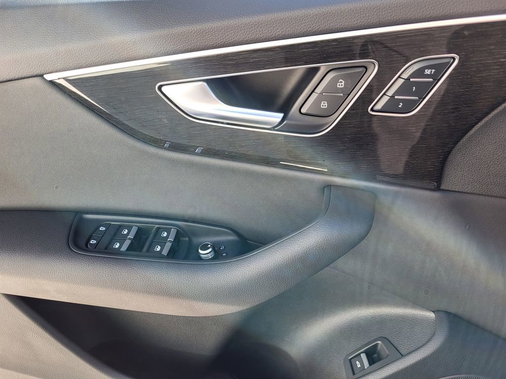 Used 2025 Audi Q7 3.0T Premium w/ Convenience Package image 6
