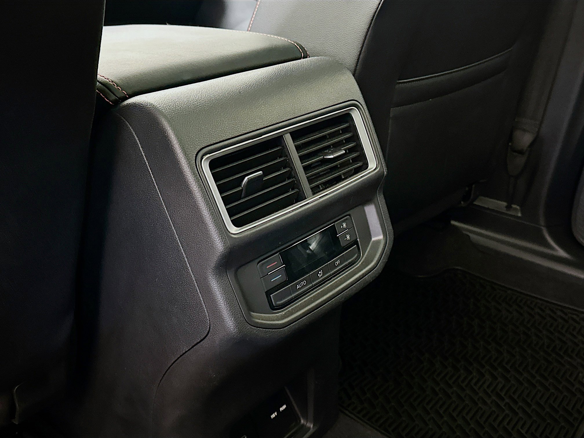 Used 2024 Volkswagen Atlas Peak Edition SE image 28