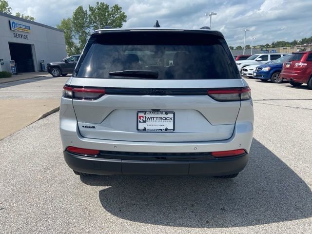 Used 2023 Jeep Grand Cherokee Altitude image 7